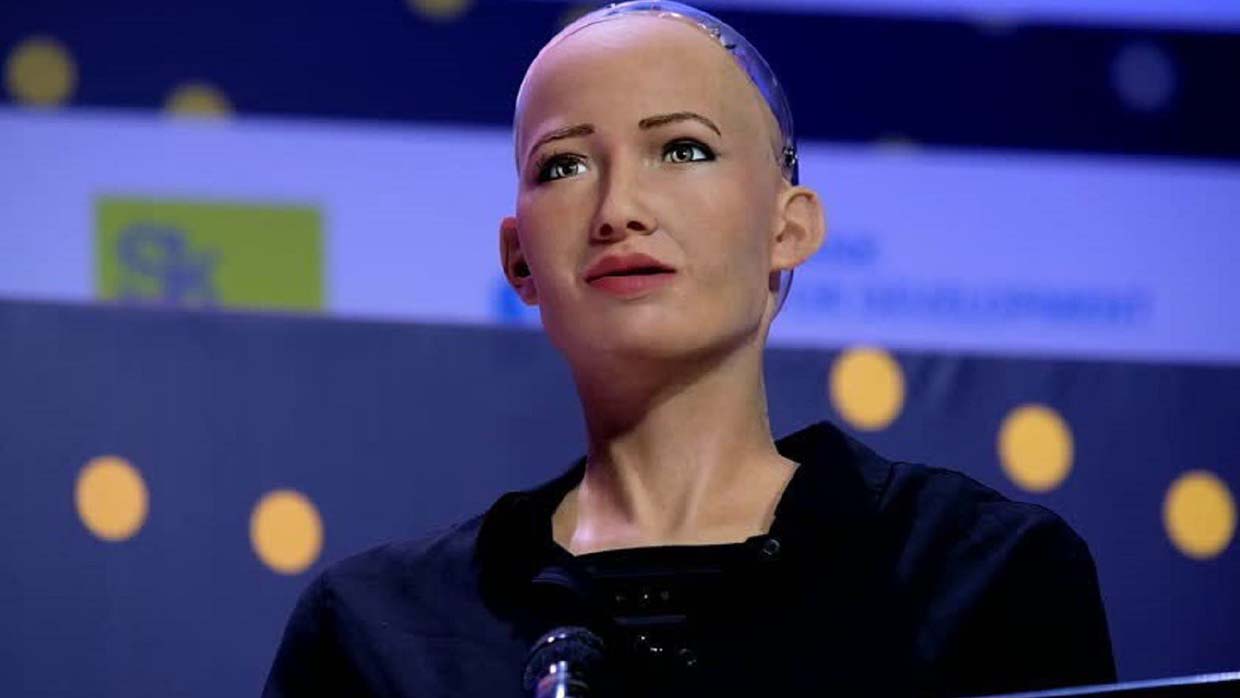 Sophia, the android who wants to destroy humanity, will be mass ...